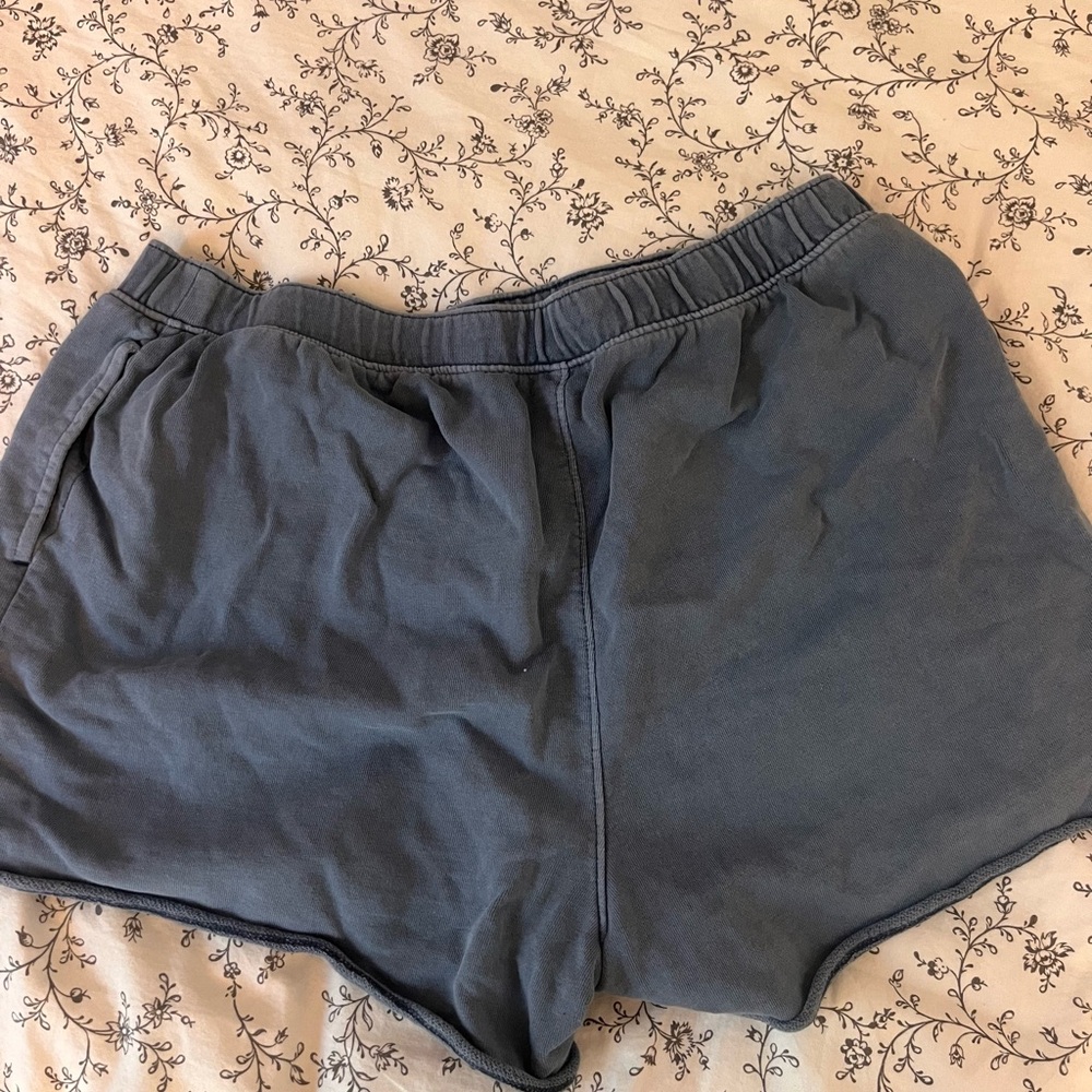 Target Universal Thread shorts - Picture 2 of 2